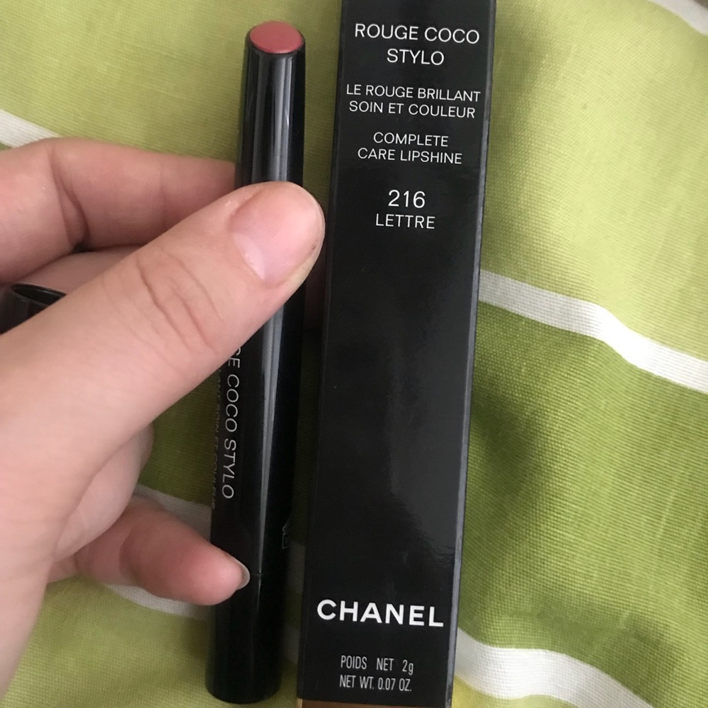 Sold❌Chanel rouge complete care lipshine 216